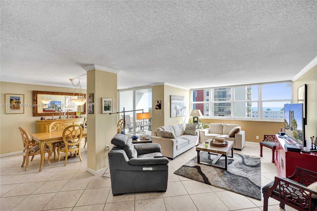 Active With Contract: $350,000 (2 beds, 2 baths, 1252 Square Feet)