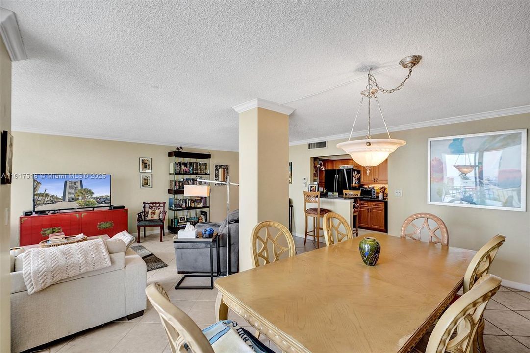 Active With Contract: $350,000 (2 beds, 2 baths, 1252 Square Feet)