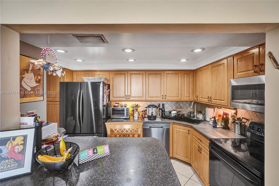 Active With Contract: $350,000 (2 beds, 2 baths, 1252 Square Feet)