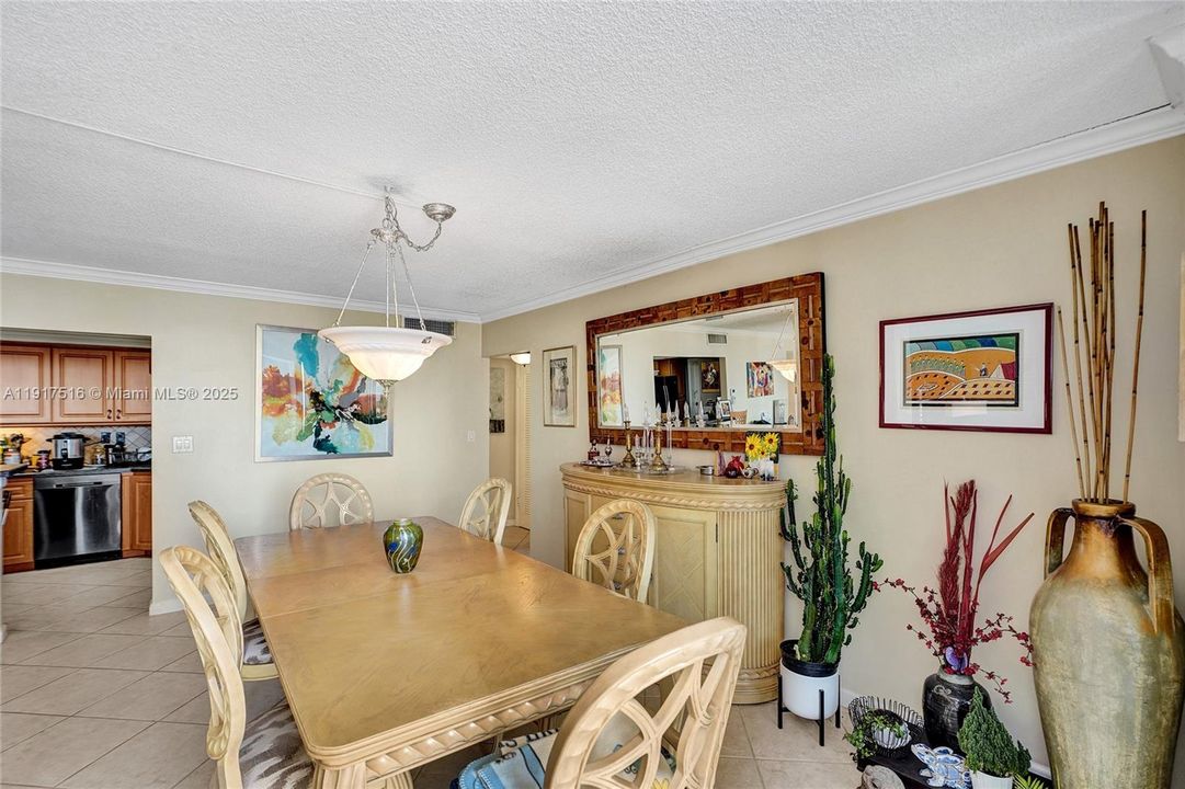 Active With Contract: $350,000 (2 beds, 2 baths, 1252 Square Feet)