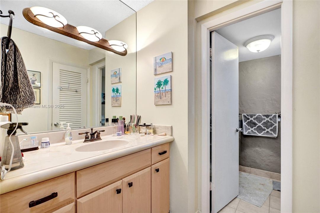 Active With Contract: $350,000 (2 beds, 2 baths, 1252 Square Feet)