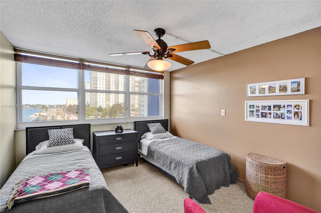 Active With Contract: $350,000 (2 beds, 2 baths, 1252 Square Feet)