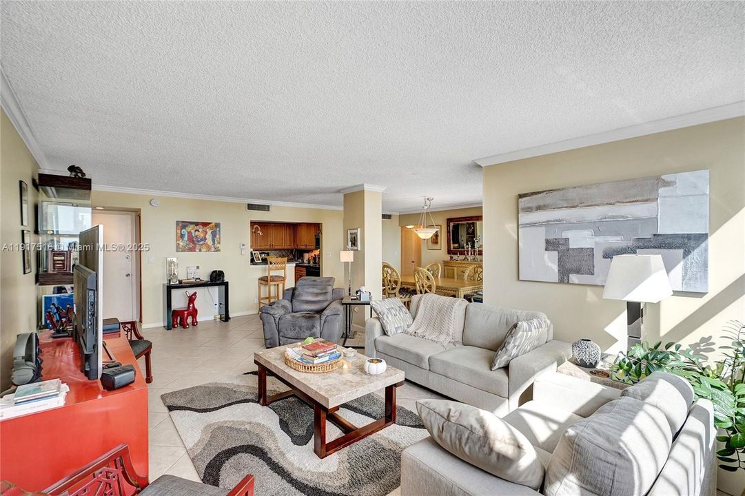 Active With Contract: $350,000 (2 beds, 2 baths, 1252 Square Feet)