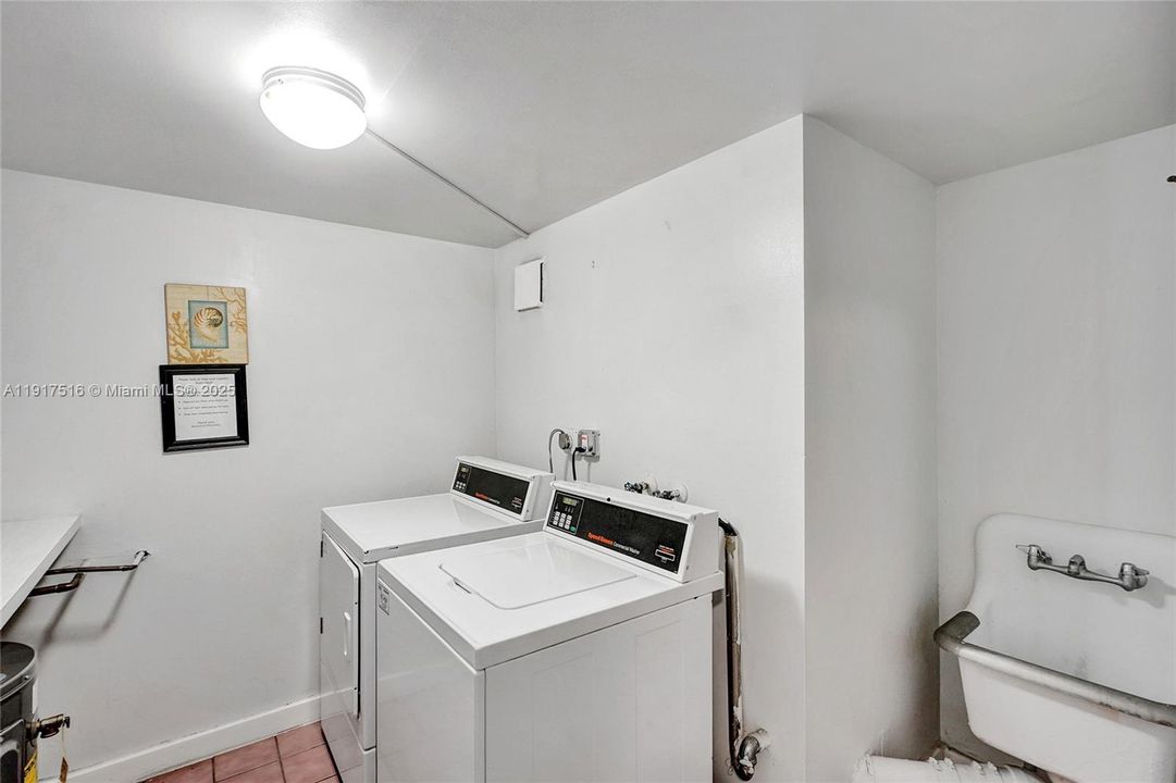 Active With Contract: $350,000 (2 beds, 2 baths, 1252 Square Feet)