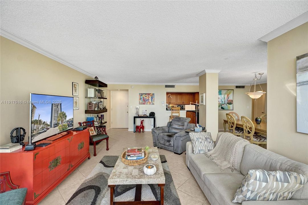 Active With Contract: $350,000 (2 beds, 2 baths, 1252 Square Feet)