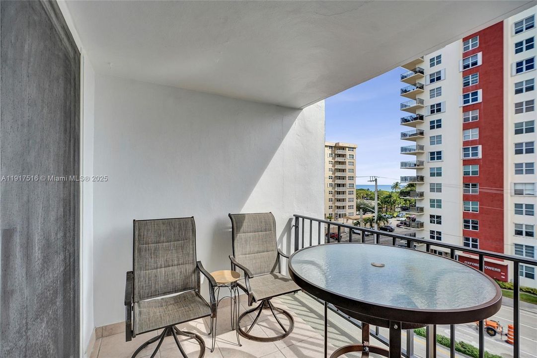 Active With Contract: $350,000 (2 beds, 2 baths, 1252 Square Feet)