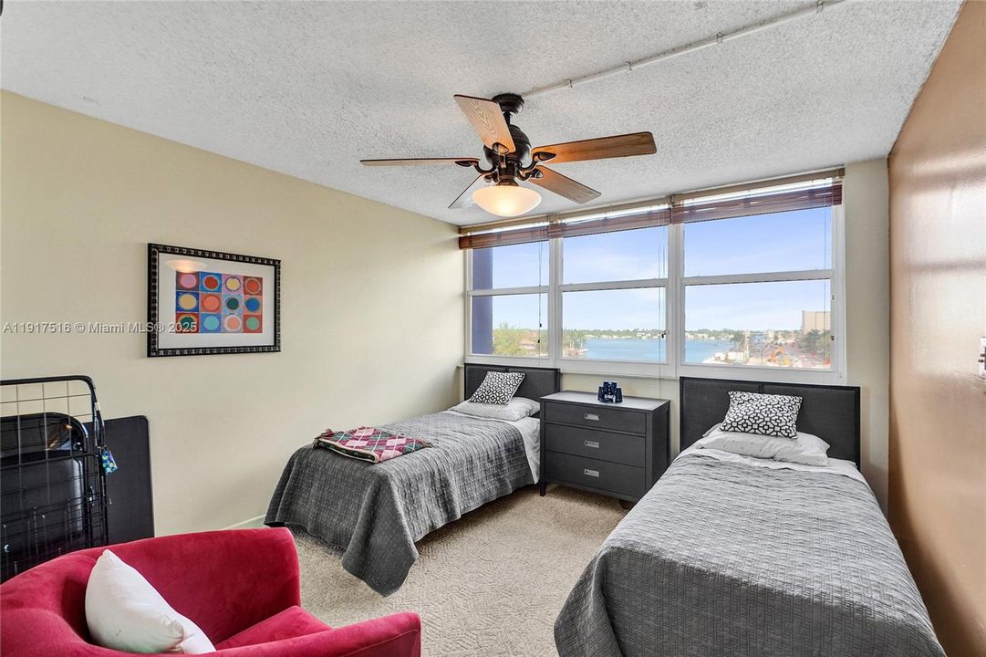 Active With Contract: $350,000 (2 beds, 2 baths, 1252 Square Feet)