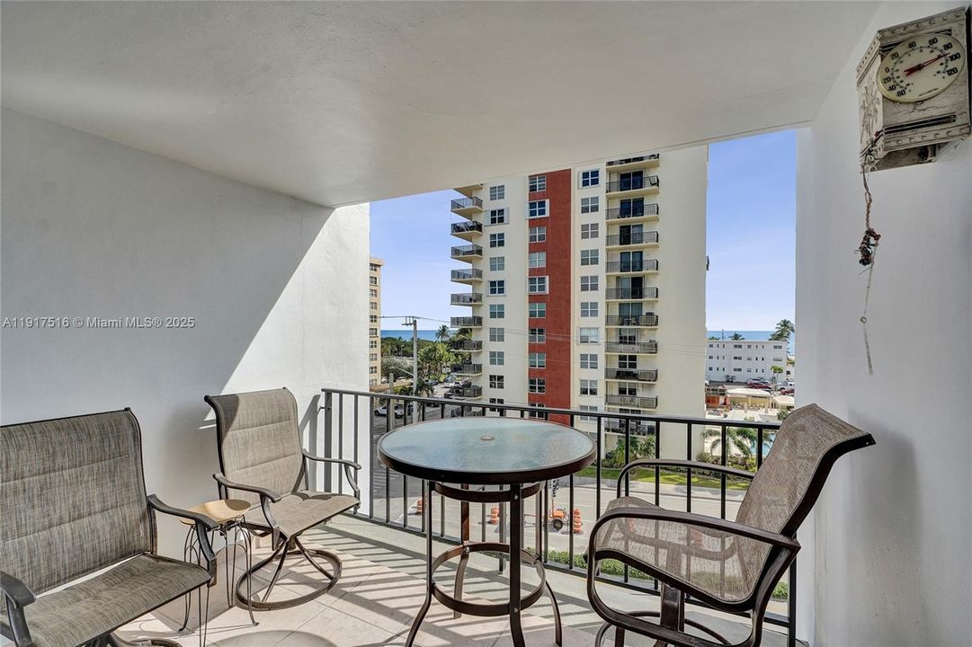 Active With Contract: $350,000 (2 beds, 2 baths, 1252 Square Feet)