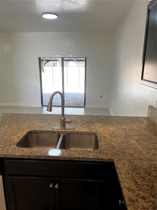 待售: $370,000 (3 贝兹, 2 浴室, 1650 平方英尺)