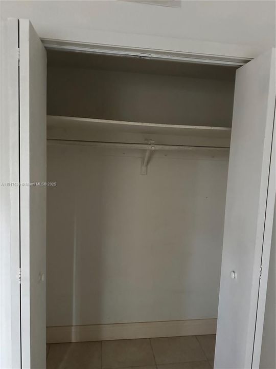 For Rent: $1,350 (1 beds, 1 baths, 565 Square Feet)