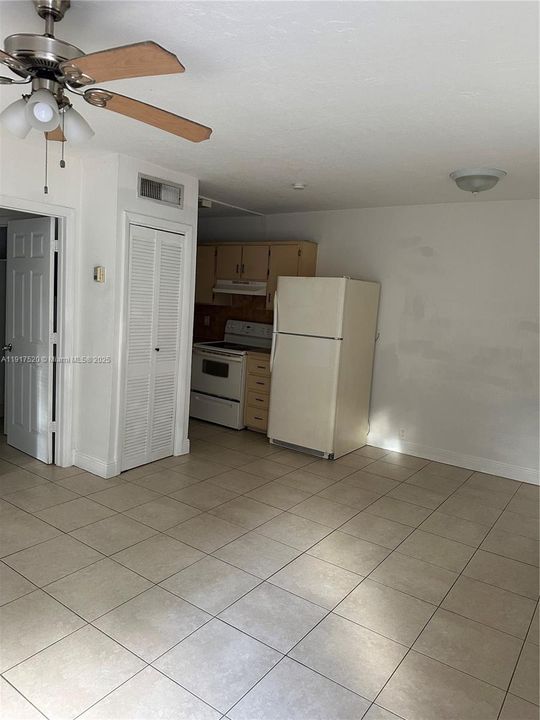 For Rent: $1,350 (1 beds, 1 baths, 565 Square Feet)