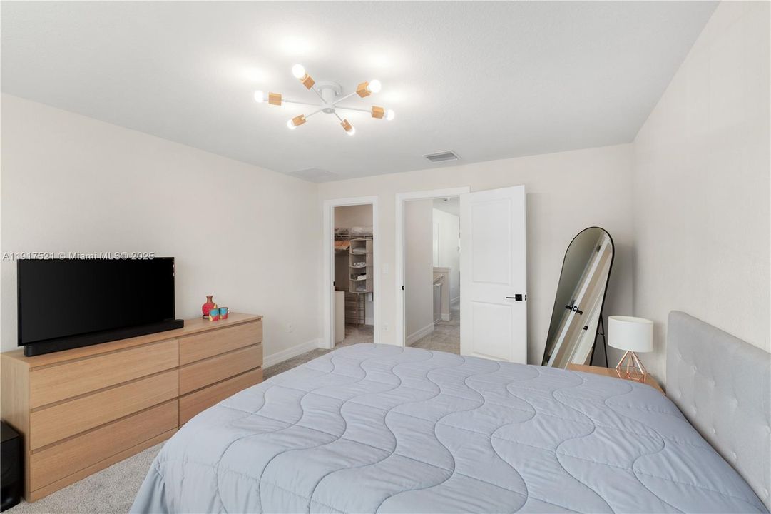 Oversized main bedroom