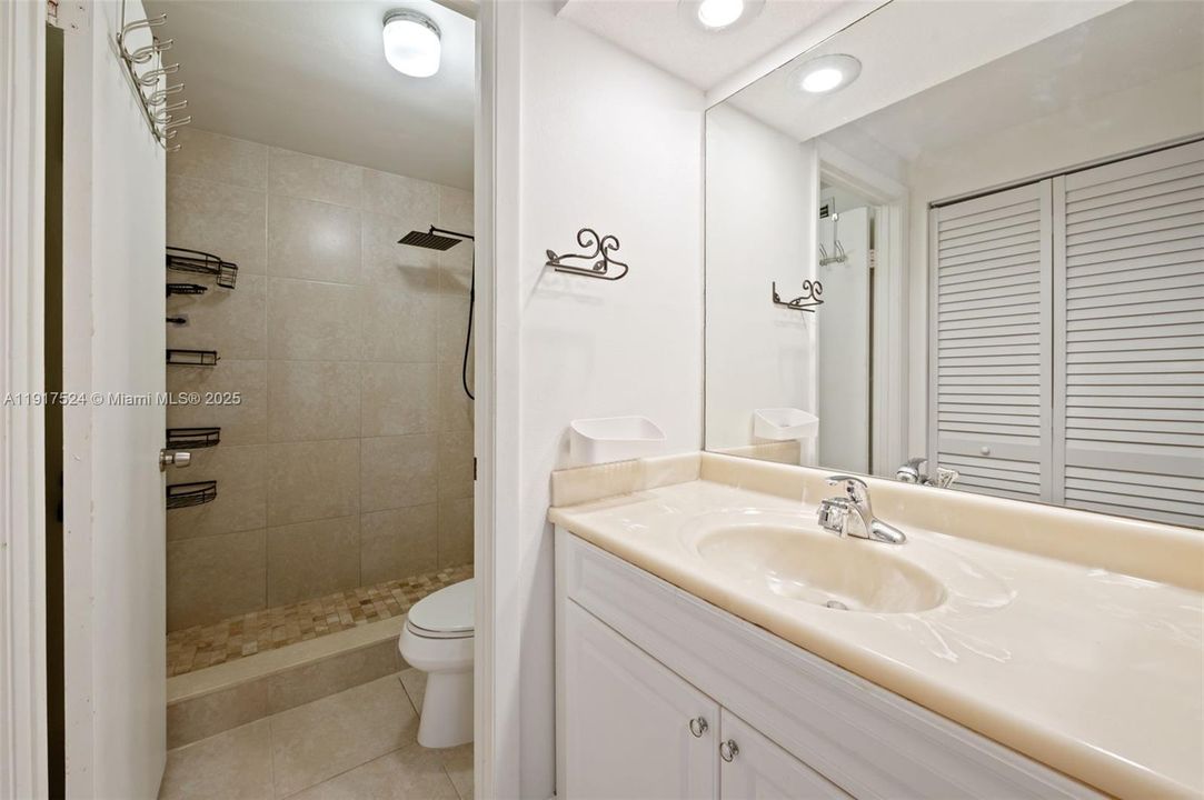 For Rent: $3,250 (3 beds, 2 baths, 1360 Square Feet)