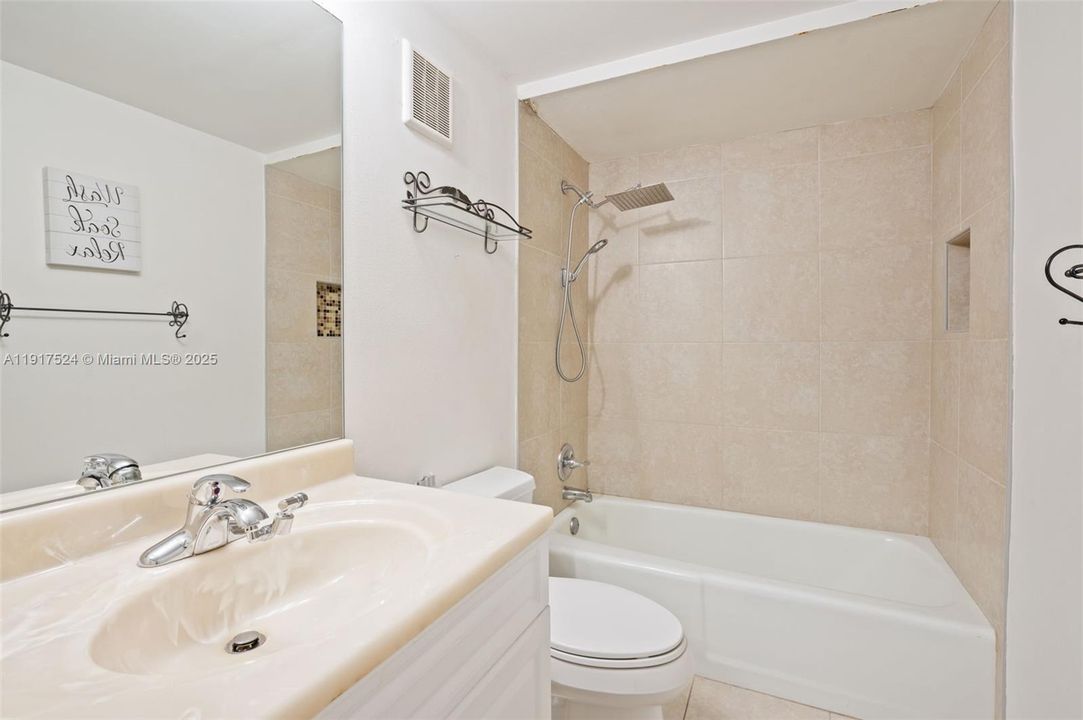 For Rent: $3,250 (3 beds, 2 baths, 1360 Square Feet)