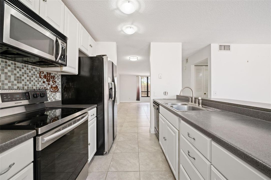 For Rent: $3,250 (3 beds, 2 baths, 1360 Square Feet)