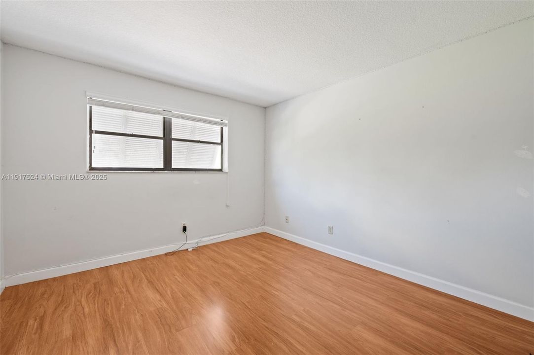 For Rent: $3,250 (3 beds, 2 baths, 1360 Square Feet)