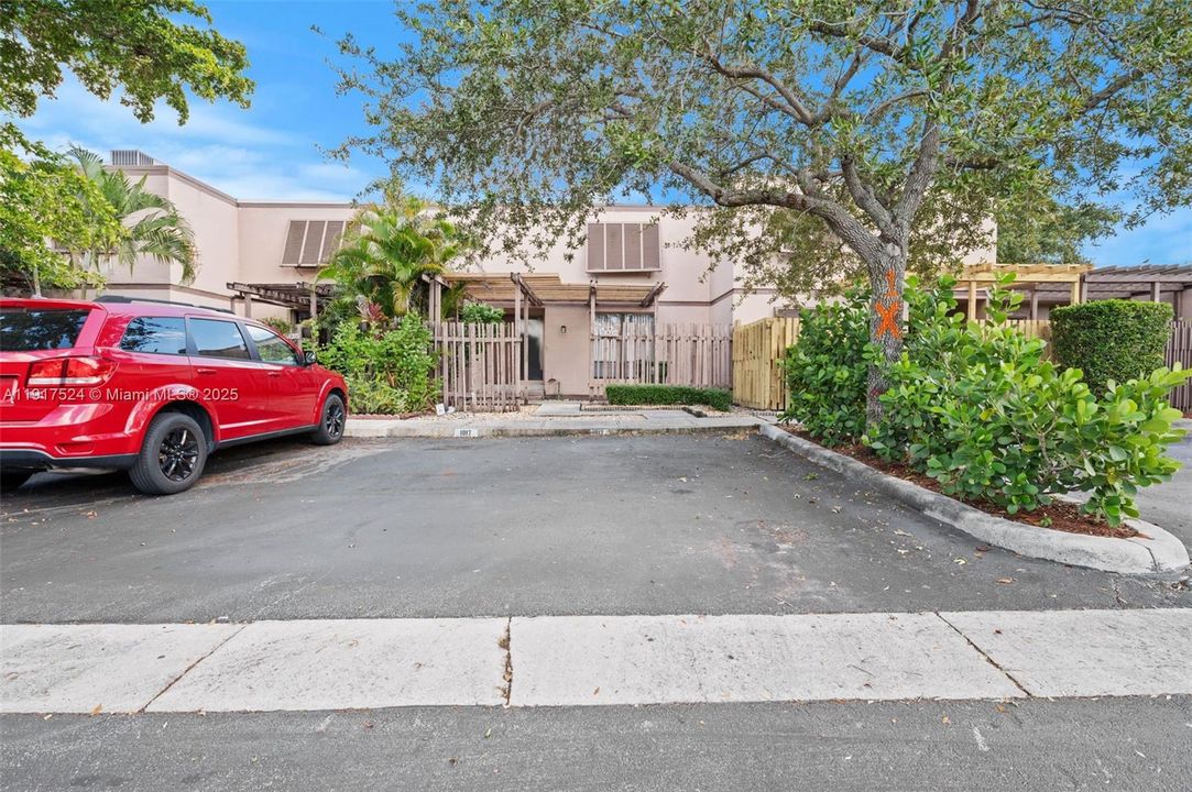 For Rent: $3,250 (3 beds, 2 baths, 1360 Square Feet)