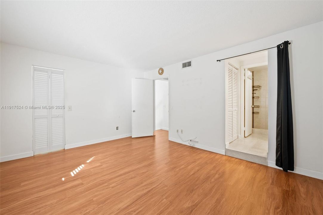 For Rent: $3,250 (3 beds, 2 baths, 1360 Square Feet)