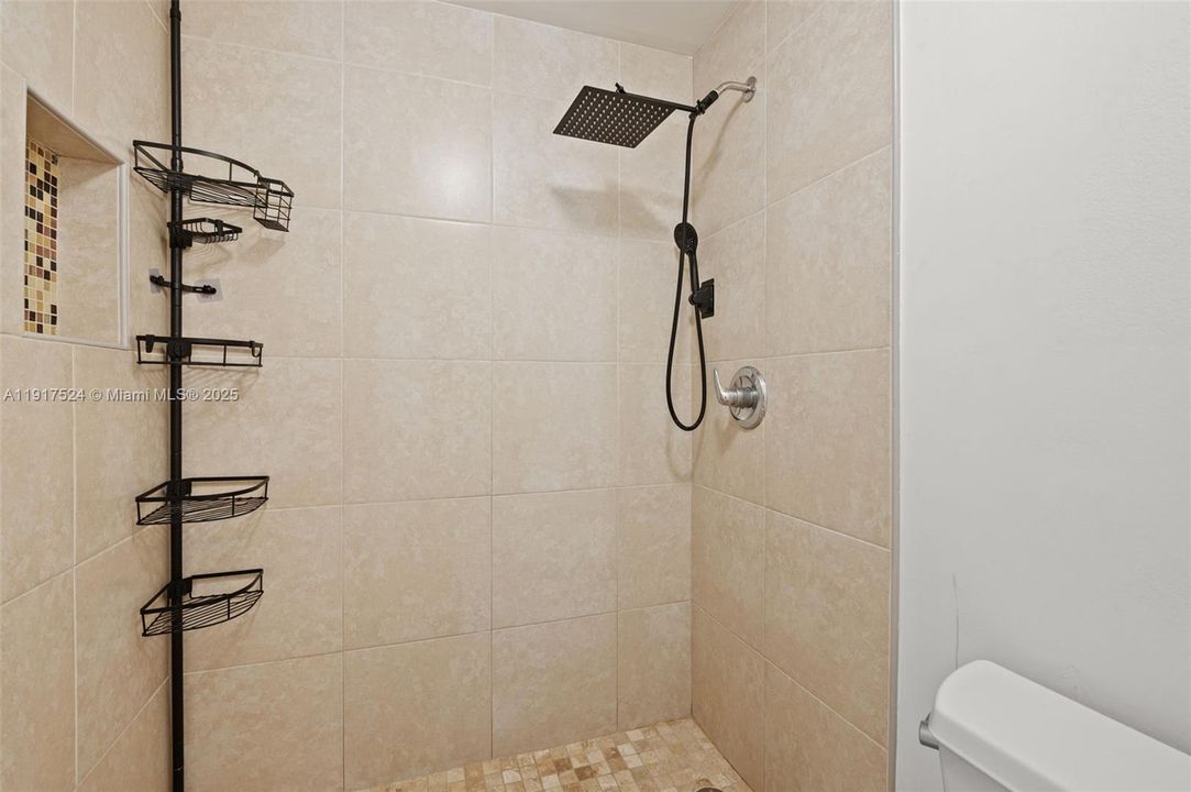 For Rent: $3,250 (3 beds, 2 baths, 1360 Square Feet)