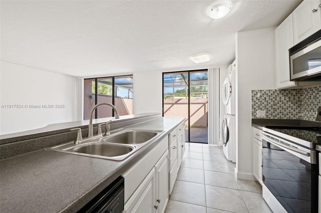 For Rent: $3,250 (3 beds, 2 baths, 1360 Square Feet)