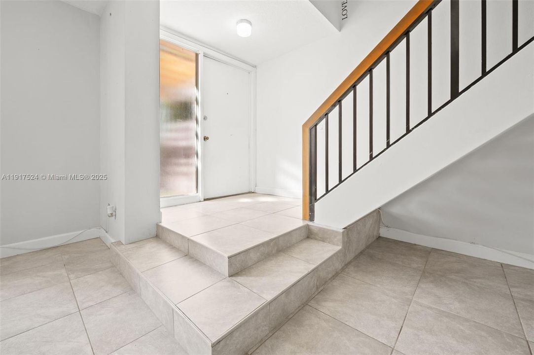 For Rent: $3,250 (3 beds, 2 baths, 1360 Square Feet)