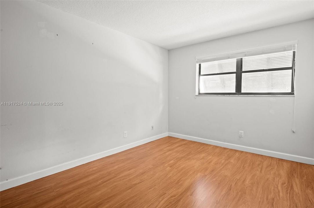 For Rent: $3,250 (3 beds, 2 baths, 1360 Square Feet)