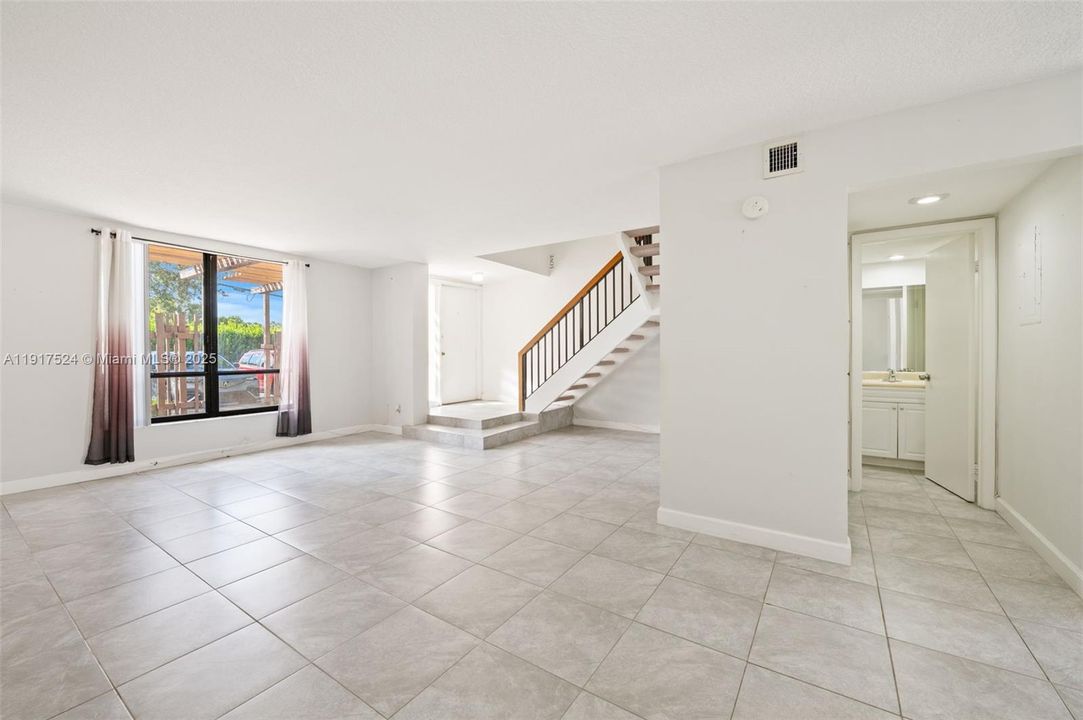 For Rent: $3,250 (3 beds, 2 baths, 1360 Square Feet)