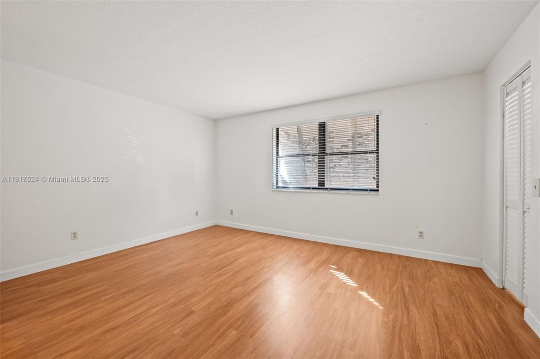 For Rent: $3,250 (3 beds, 2 baths, 1360 Square Feet)