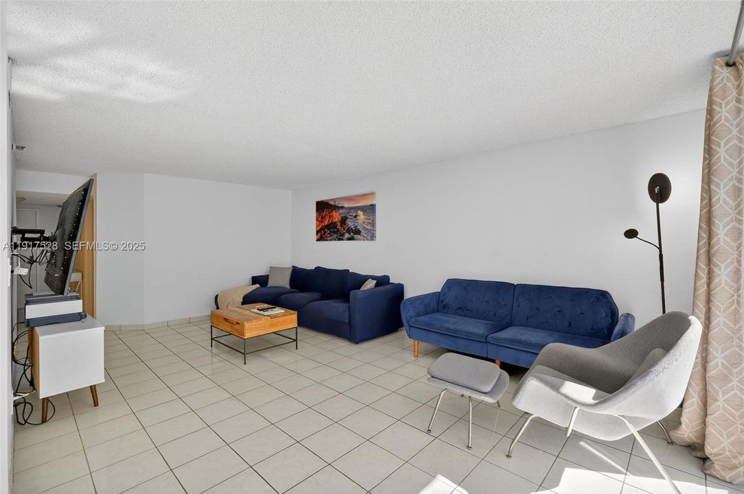 Recently Rented: $3,900 (2 beds, 2 baths, 1368 Square Feet)