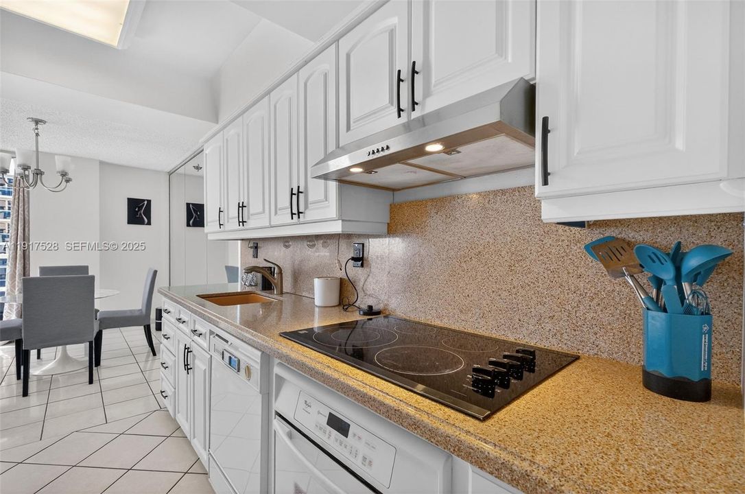 Recently Rented: $3,900 (2 beds, 2 baths, 1368 Square Feet)