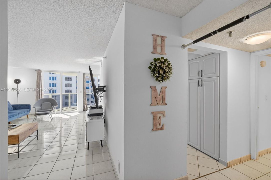 Recently Rented: $3,900 (2 beds, 2 baths, 1368 Square Feet)