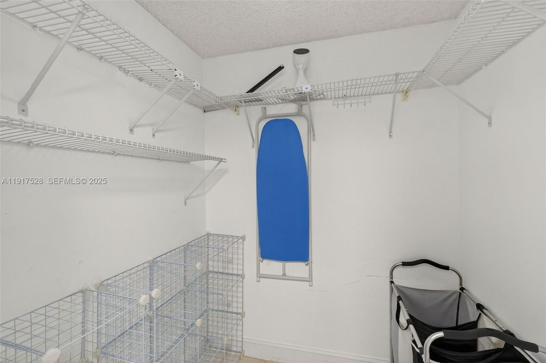 Recently Rented: $3,900 (2 beds, 2 baths, 1368 Square Feet)