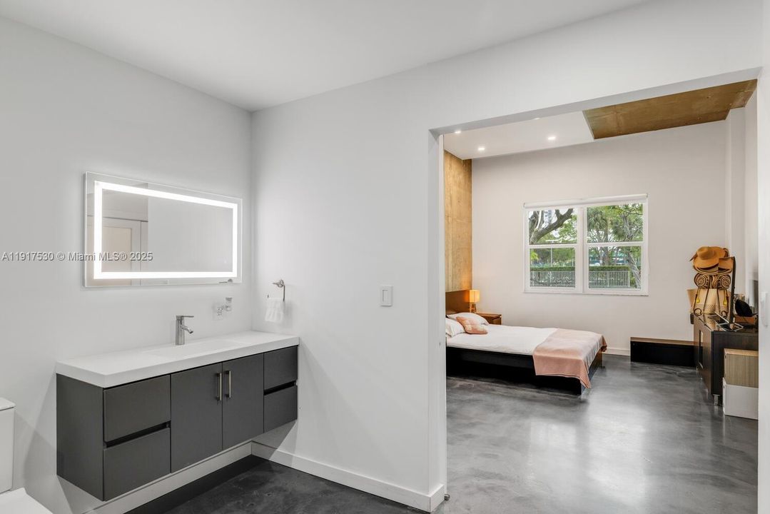 Activo con contrato: $3,100 (2 camas, 2 baños, 1353 Pies cuadrados)