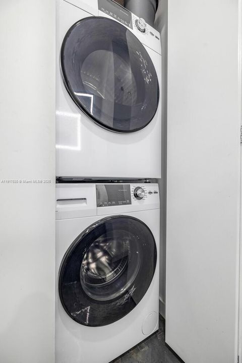 Activo con contrato: $3,100 (2 camas, 2 baños, 1353 Pies cuadrados)