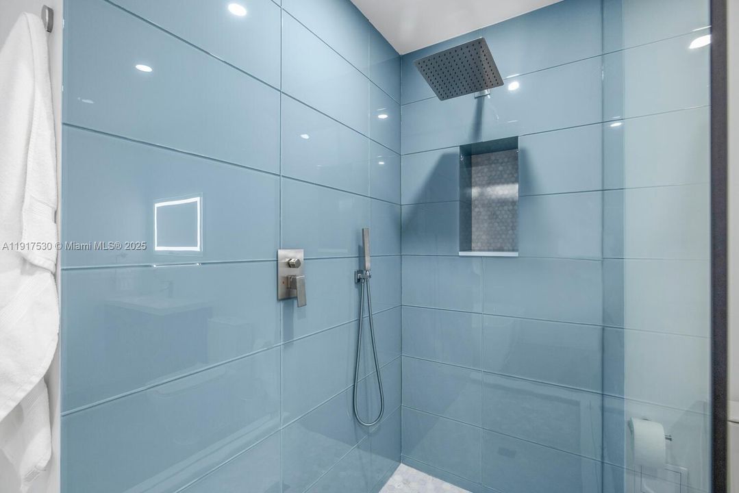 Activo con contrato: $3,100 (2 camas, 2 baños, 1353 Pies cuadrados)