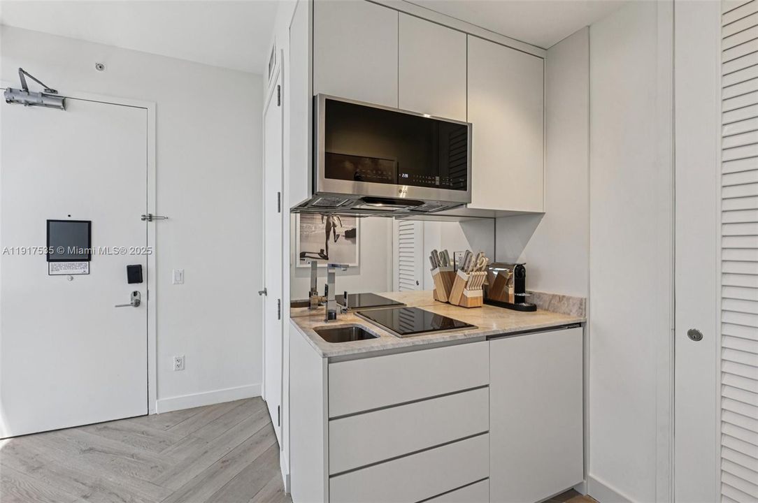 For Sale: $1,650,000 (1 beds, 1 baths, 850 Square Feet)