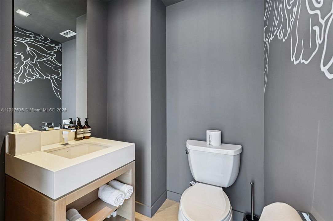 For Sale: $1,650,000 (1 beds, 1 baths, 850 Square Feet)