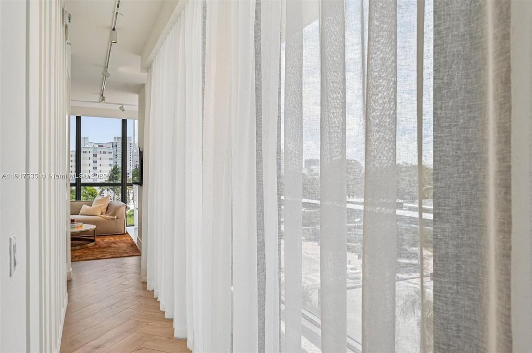 For Sale: $1,650,000 (1 beds, 1 baths, 850 Square Feet)