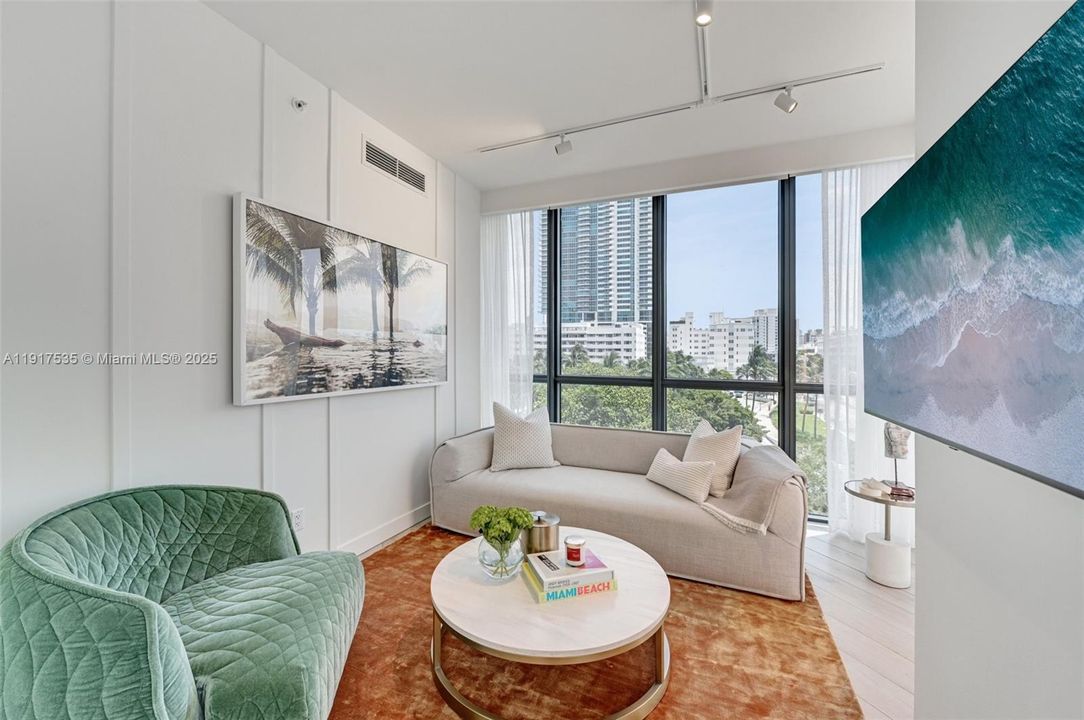 For Sale: $1,650,000 (1 beds, 1 baths, 850 Square Feet)