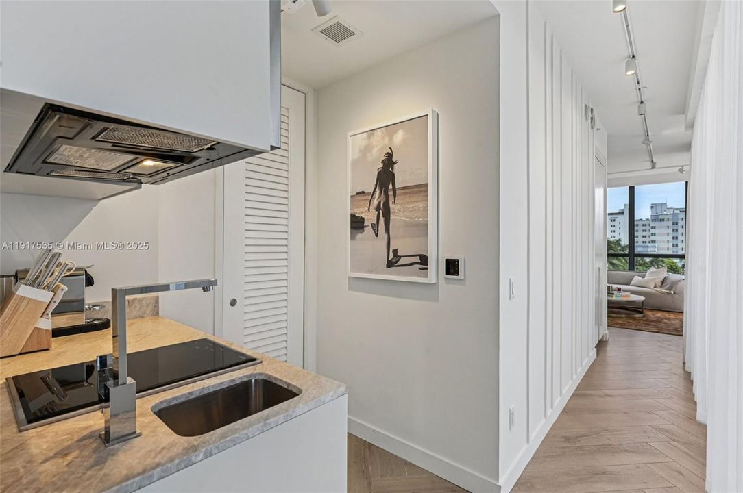 For Sale: $1,650,000 (1 beds, 1 baths, 850 Square Feet)
