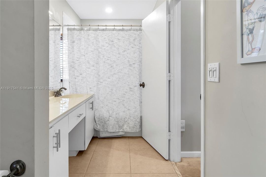 En Renta: $3,450 (3 camas, 2 baños, 1760 Pies cuadrados)