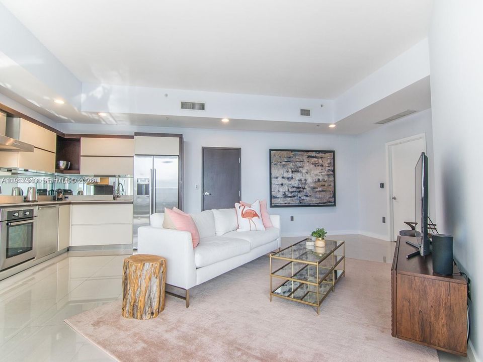 For Sale: $995,000 (2 beds, 2 baths, 1226 Square Feet)