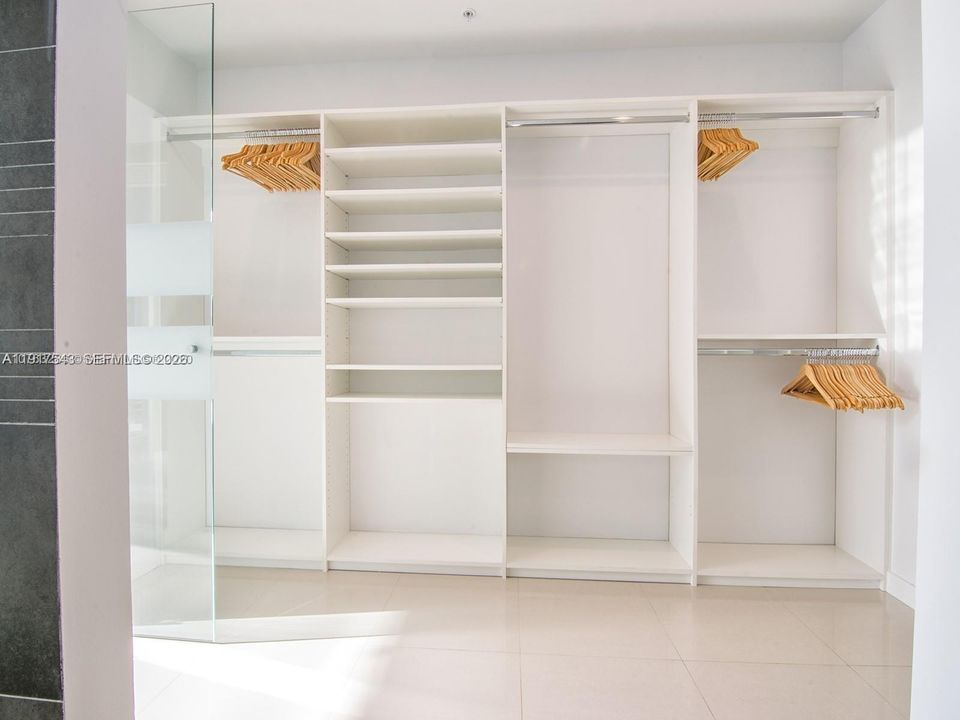 For Sale: $995,000 (2 beds, 2 baths, 1226 Square Feet)