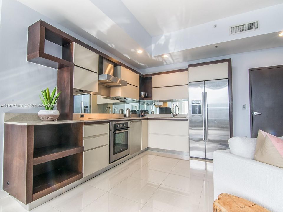 For Sale: $995,000 (2 beds, 2 baths, 1226 Square Feet)