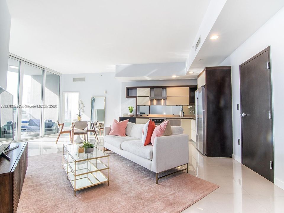 For Sale: $995,000 (2 beds, 2 baths, 1226 Square Feet)
