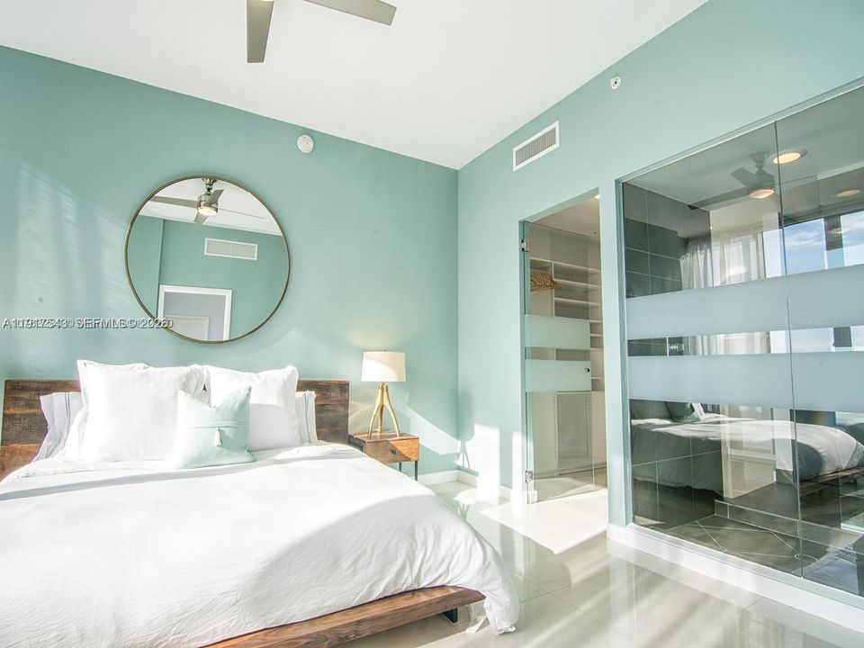 For Sale: $995,000 (2 beds, 2 baths, 1226 Square Feet)