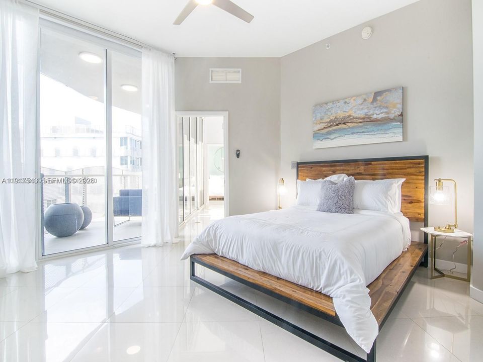 For Sale: $995,000 (2 beds, 2 baths, 1226 Square Feet)