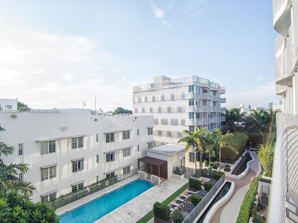 For Sale: $995,000 (2 beds, 2 baths, 1226 Square Feet)