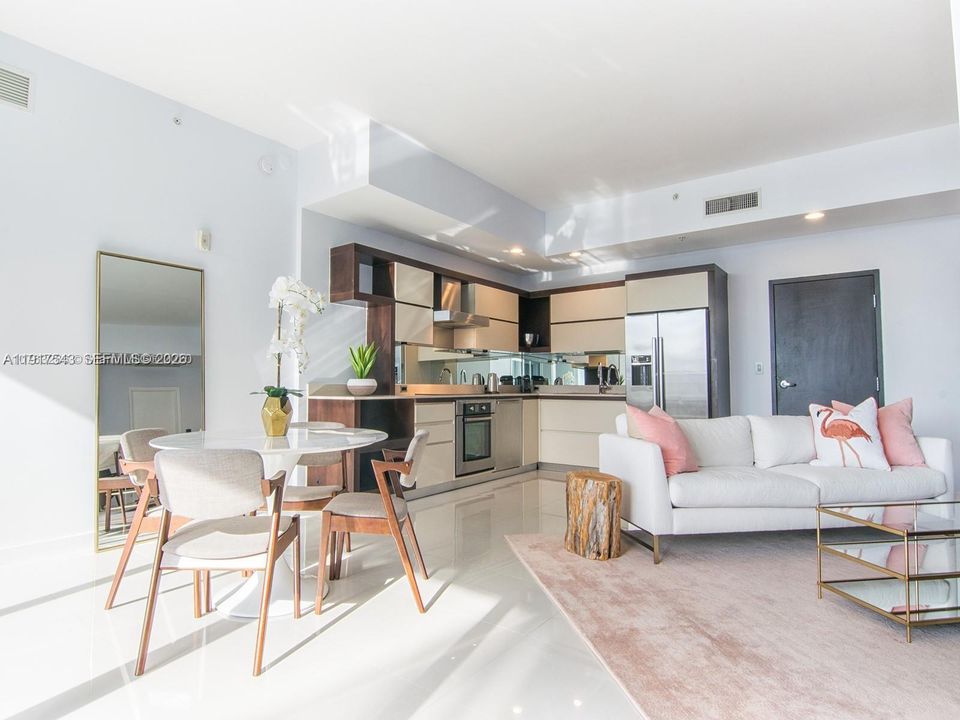 For Sale: $995,000 (2 beds, 2 baths, 1226 Square Feet)