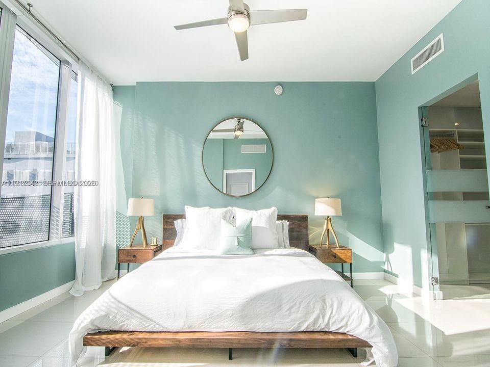 For Sale: $995,000 (2 beds, 2 baths, 1226 Square Feet)